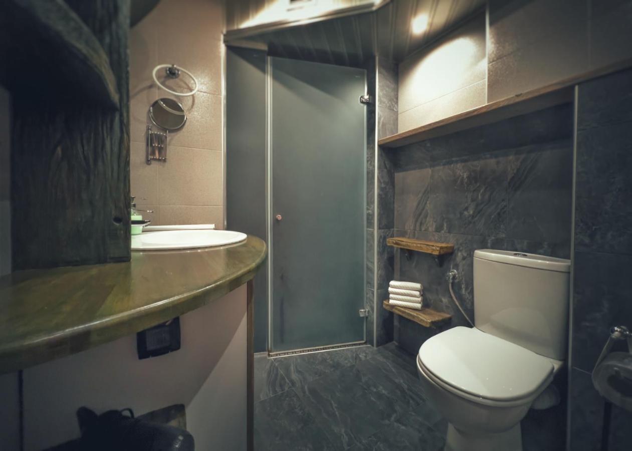 Тhe Bohemian Lodge-Entire House With Sauna ヴェリコ・タルノヴォ エクステリア 写真