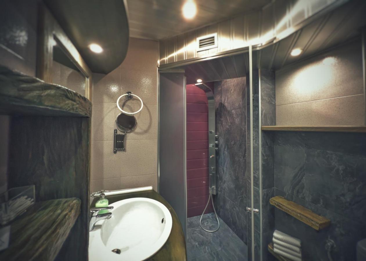 Тhe Bohemian Lodge-Entire House With Sauna ヴェリコ・タルノヴォ エクステリア 写真