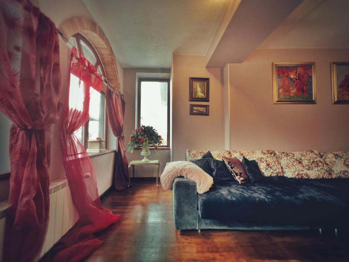 Тhe Bohemian Lodge-Entire House With Sauna ヴェリコ・タルノヴォ エクステリア 写真