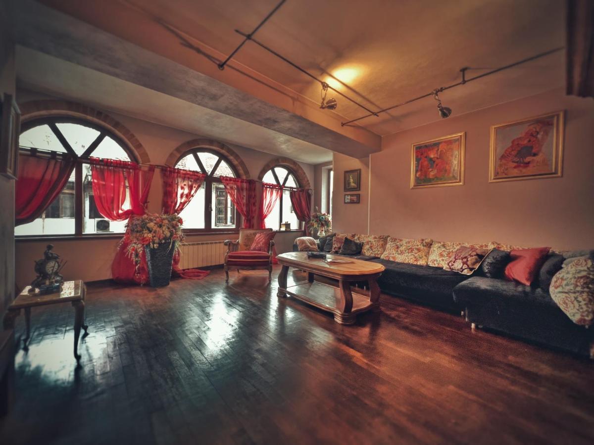 Тhe Bohemian Lodge-Entire House With Sauna ヴェリコ・タルノヴォ エクステリア 写真