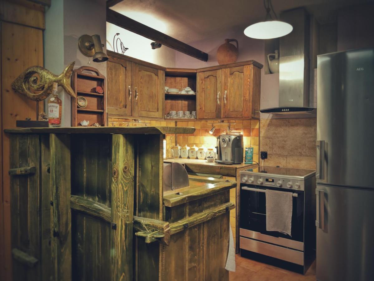 Тhe Bohemian Lodge-Entire House With Sauna ヴェリコ・タルノヴォ エクステリア 写真