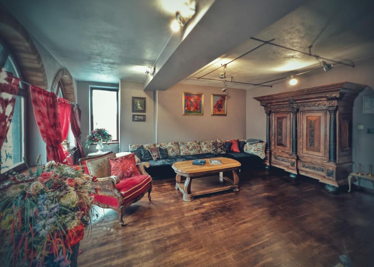 Тhe Bohemian Lodge-Entire House With Sauna ヴェリコ・タルノヴォ エクステリア 写真