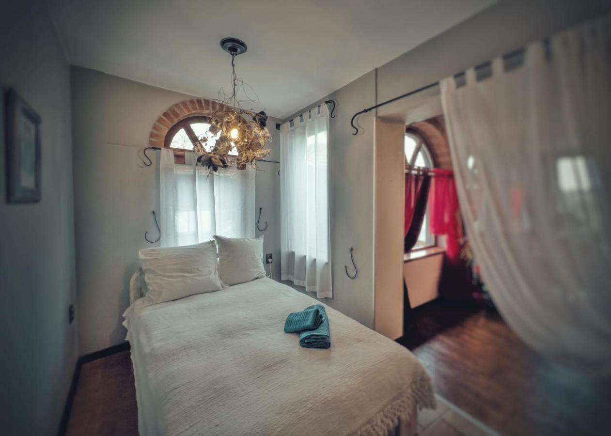 Тhe Bohemian Lodge-Entire House With Sauna ヴェリコ・タルノヴォ エクステリア 写真